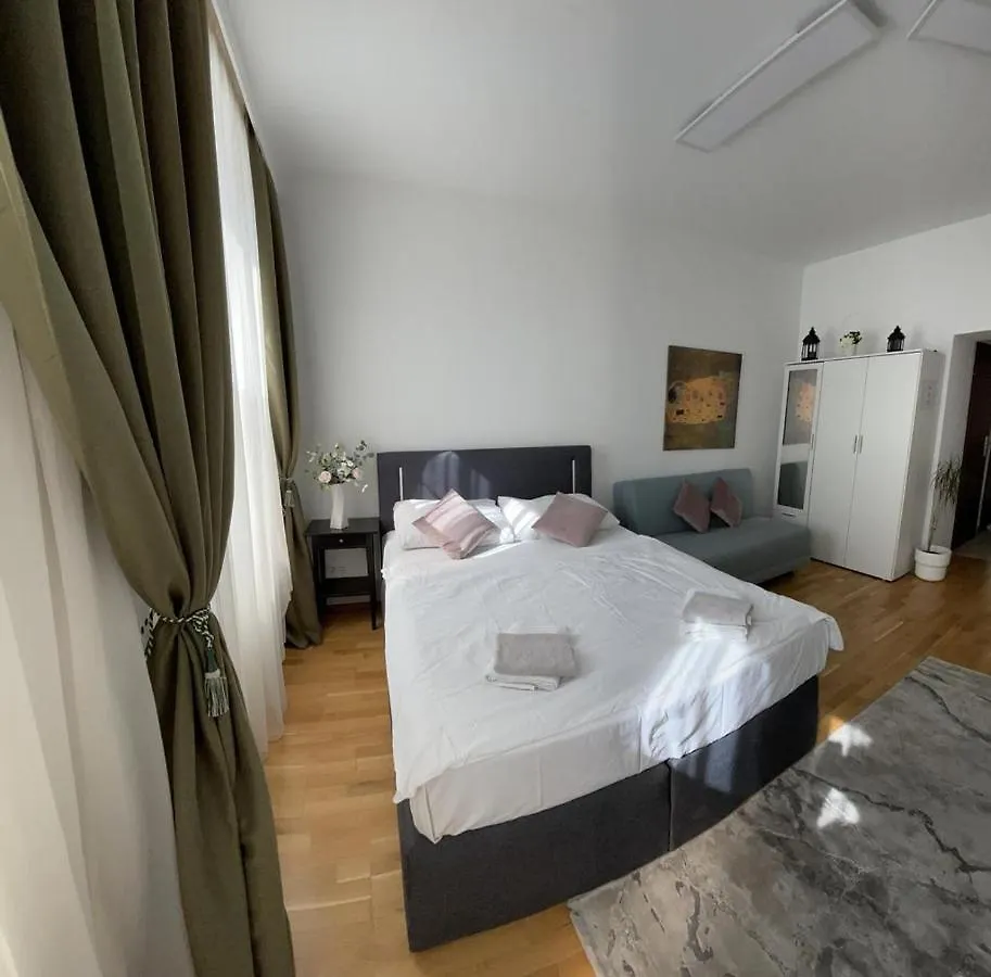 Vienna City Apartment 2