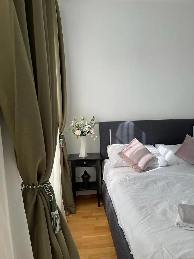 Vienna City Apartment 2
